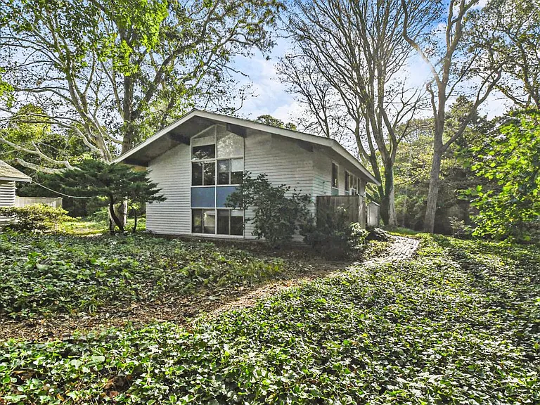 11 Whitney Rd — Photo 1