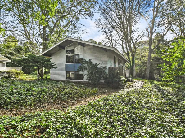 11 Whitney Rd, Falmouth, MA 02543