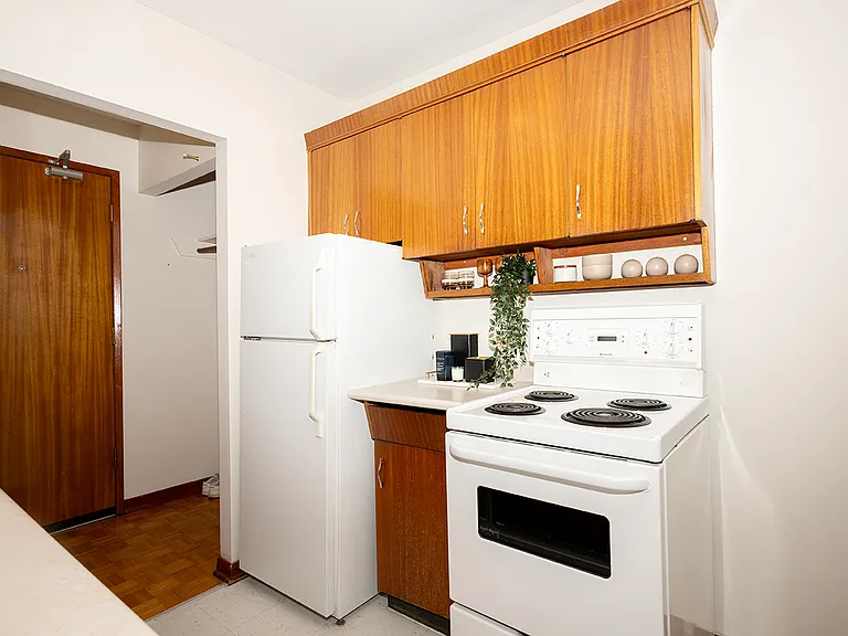 1051 Taylor Ave — Photo 5