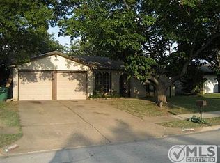 6904 Richardson Dr, Watauga, TX 76148