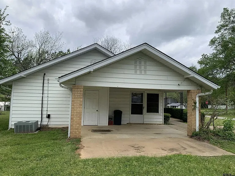 279 E Ayers St — Photo 3