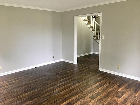 4th image of 1110 Thornberry Dr
