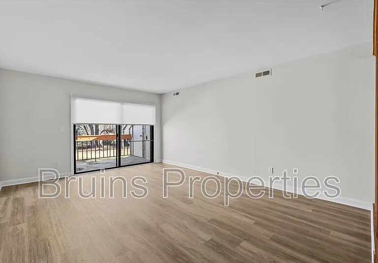 1522 Benjamin Pkwy #C — Photo 3