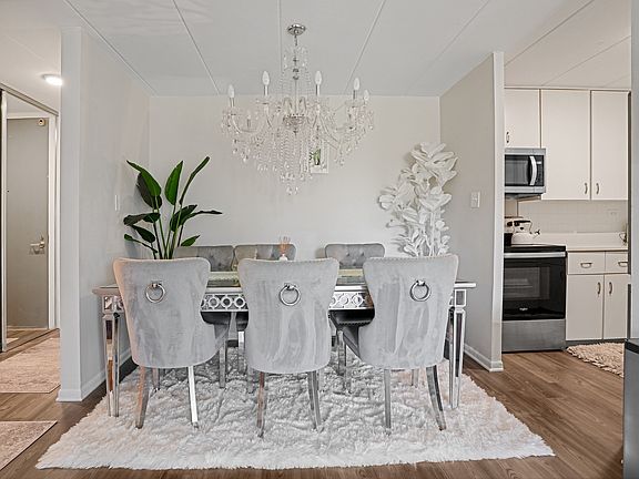 5th image of 16 E Old Willow Rd APT 223S