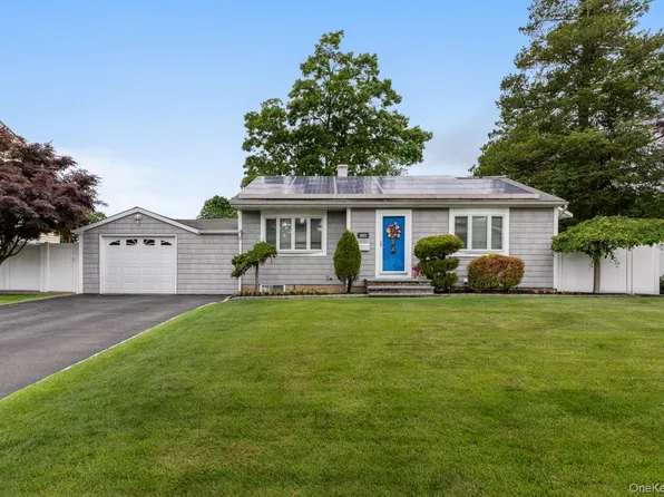 1032 Thompson Drive, Bay Shore, NY 11706