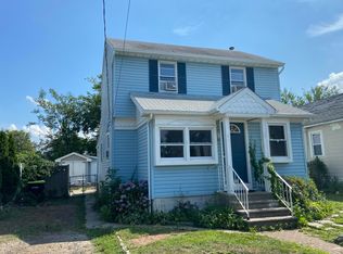 12 Passaic St, Middletown, NJ 07748