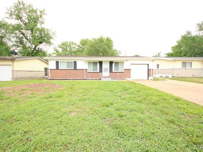 10215 Monarch Dr, Saint Louis, MO, 63136