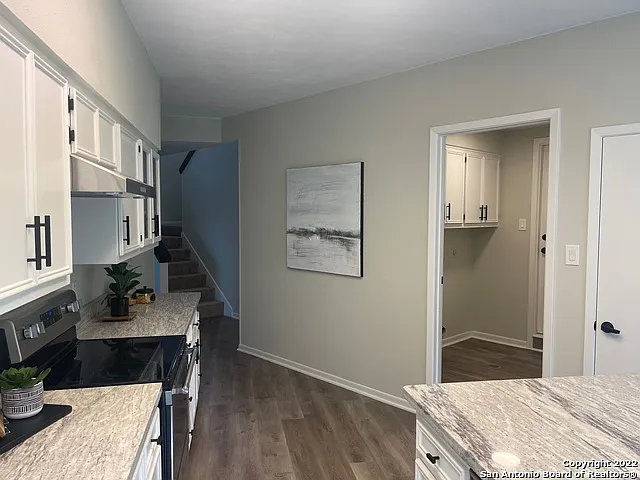 3 bed, 2.5 bath, 2323 sqft, $3,100 — Photo 3