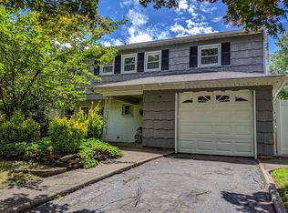 14 Elder Dr, Commack, NY 11725