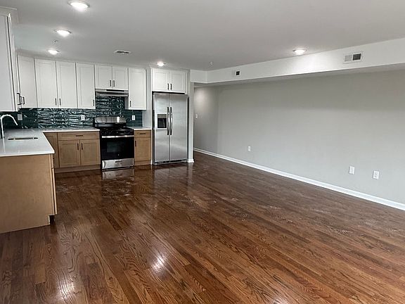 4th image of 138-142 Littleton Ave #1