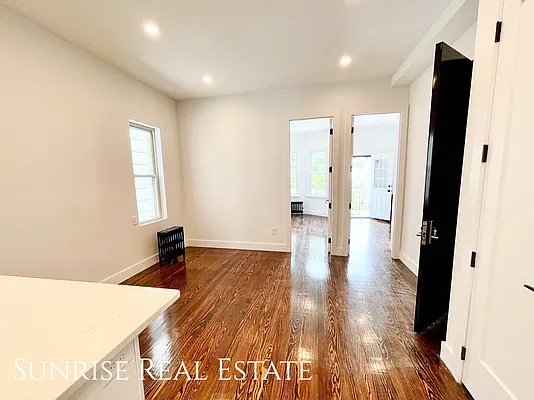 Rented by Sunrise Real Estate | media 25