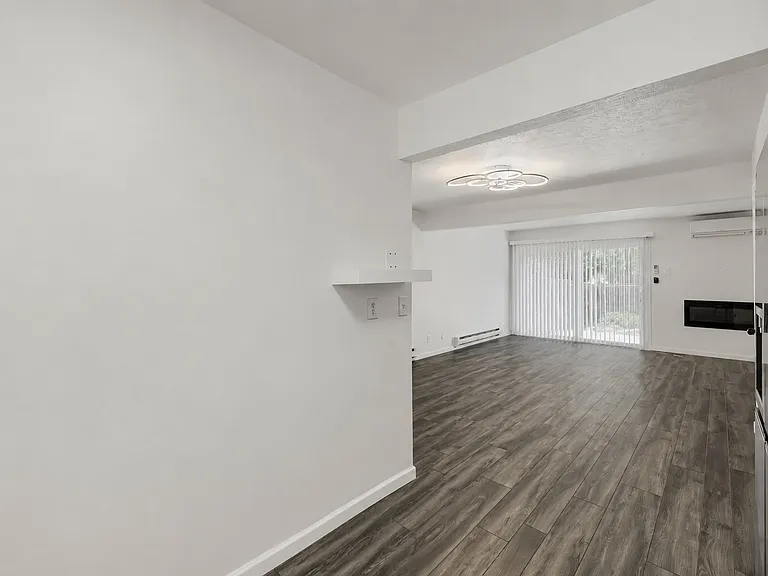 1190 Poplar Ave — Photo 10