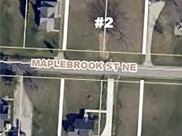 Maplebrook St NE, East Canton, OH 44730