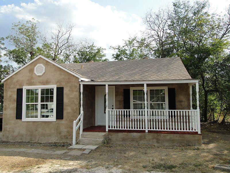 Stucco exterior, Low-E windows
