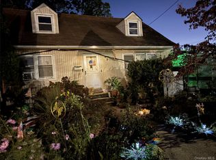 47 G St, Valley Stream, NY 11580