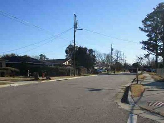 Exterior Neighborhood (street photo)