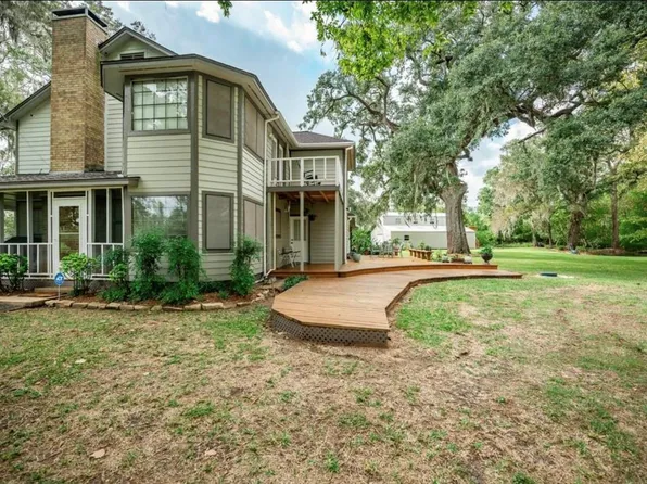 464 River Rd, Angleton, TX 77515