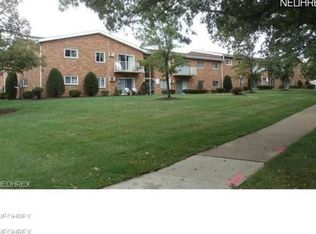 551 Tollis Pkwy #2-11, Broadview Heights, OH 44147