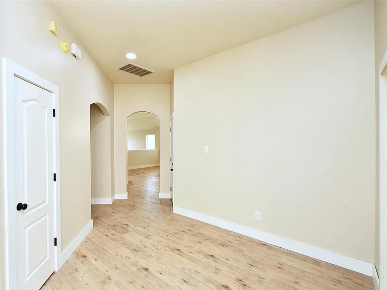 7715 Butler Lakes Ct — Photo 11