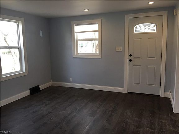 3rd image of 3236 Shadyside Dr