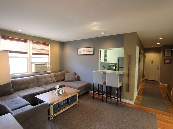 2nd image of 2 Bryant Cres APT 2F