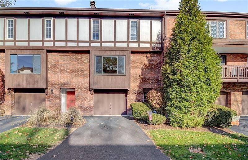 1st image of 303 Woodbridge Dr