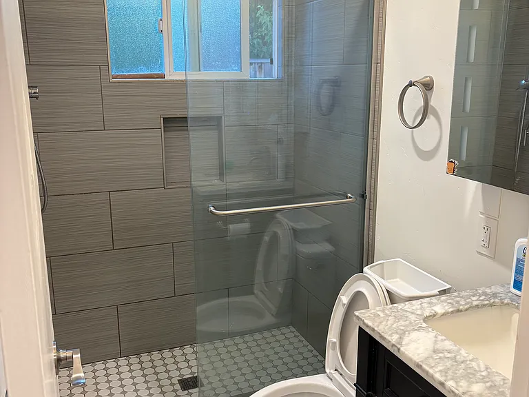 215 Saint Nicholas Ct — Photo 9
