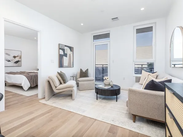 1395 Washington St #Penthouse 603, Boston, MA 02118