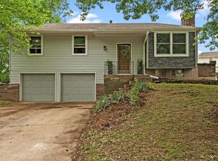 1204 NW Conway Ct, Blue Springs, MO 64015