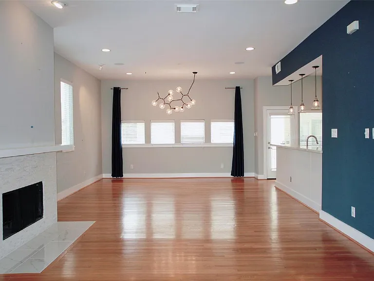 4701 Caroline St — Photo 5