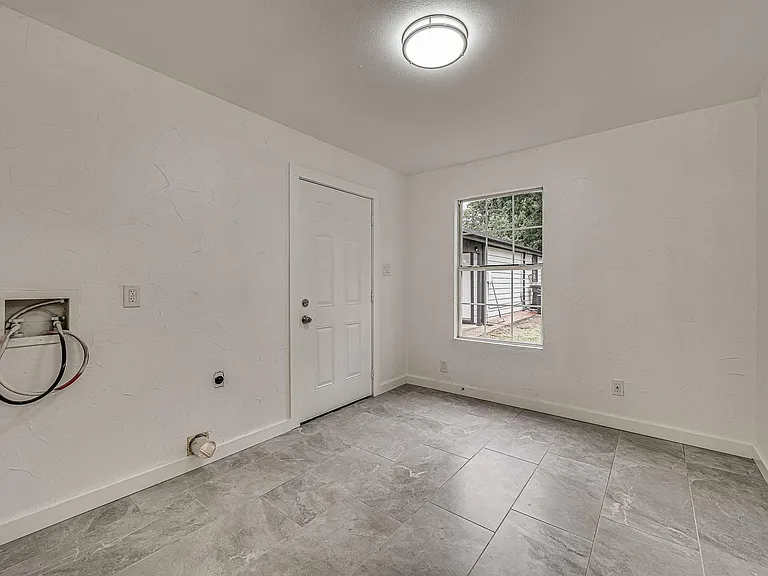 4728 Houghton Ave — Photo 20