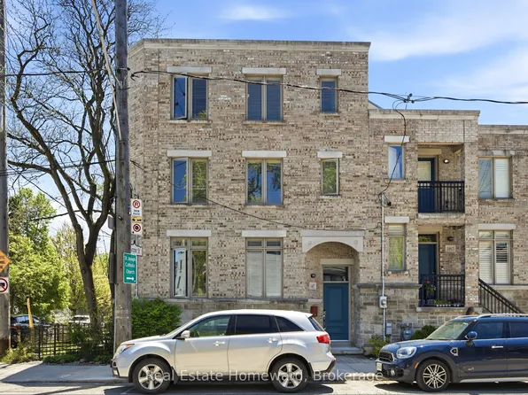 1467 Dundas St E, Toronto, ON M4M 1S7