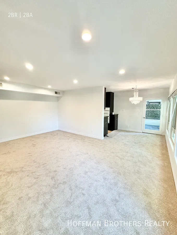 Building Photo - 8730 Charleville Blvd #302