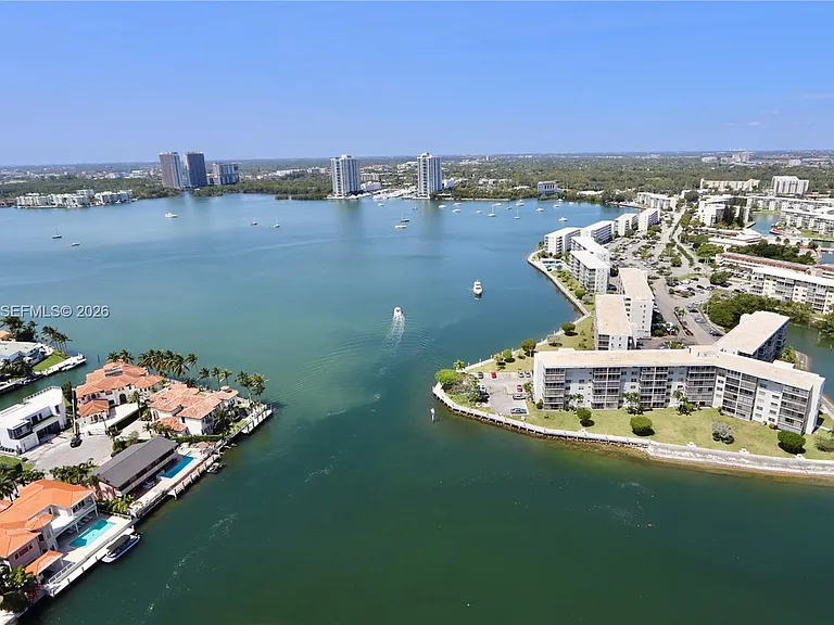 1000 Island Blvd #Penthouse 2 — Photo 27