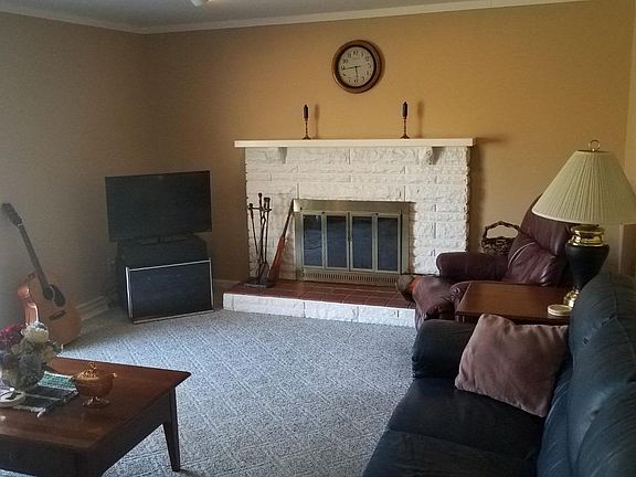 3rd image of 10686 Knollview Dr