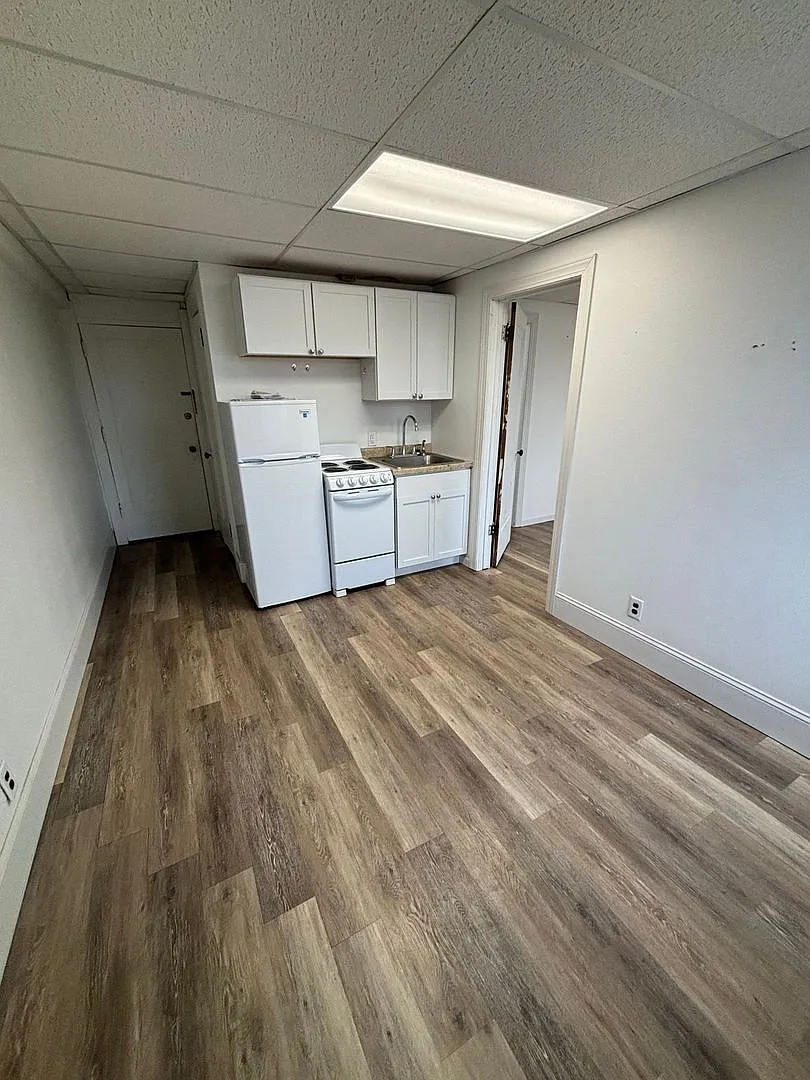 310 W Wisconsin Ave — Photo 1