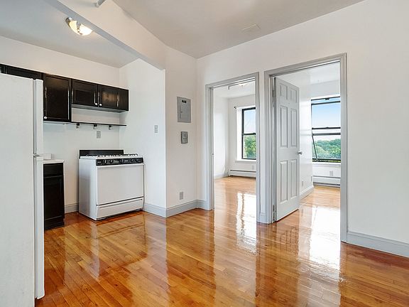 2nd image of 375 Pleasant Ave #6CC