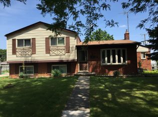3555 Chase Dr, Warren, MI 48091