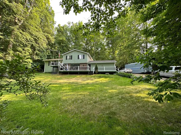 1184 Baker Rd, Fenton, MI 48430