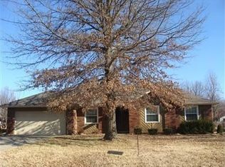 4042 S El Fiesta Ave, Springfield, MO 65807