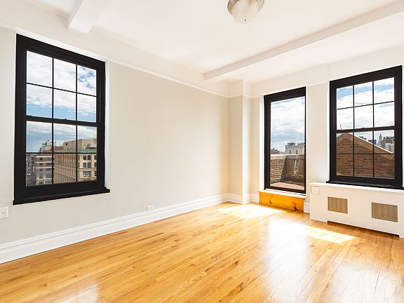 3rd image of 1 University Pl APT 19d