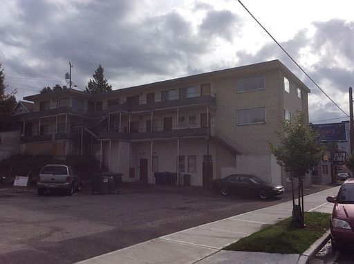 1st image of 9244 Greenwood Ave N APT 5