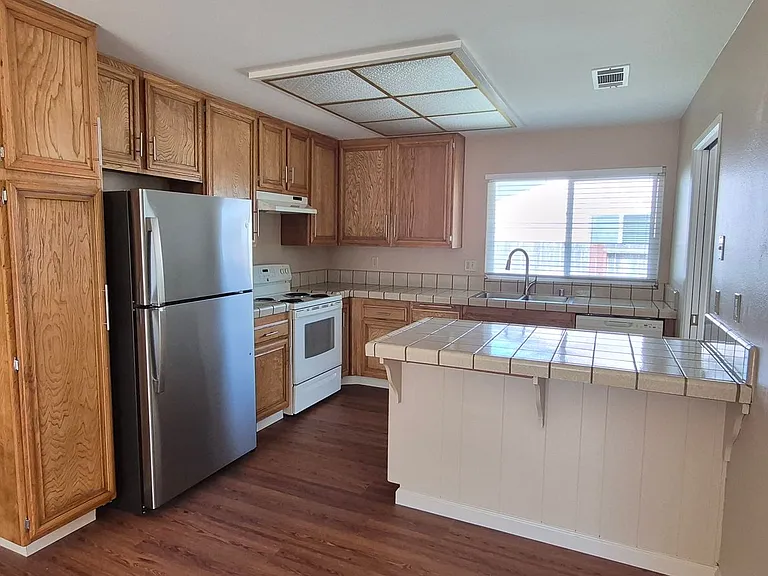 1121 Swallow Ln — Photo 7
