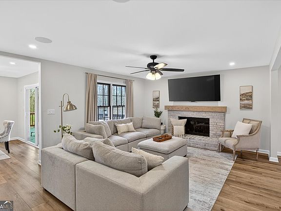 3rd image of 16145 Henderson Rd