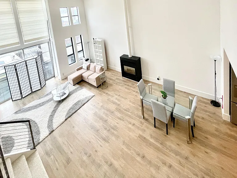221 Clara St #10 — Photo 6