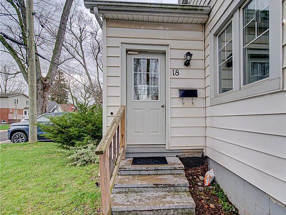 4th image of 18 Norfolk St N