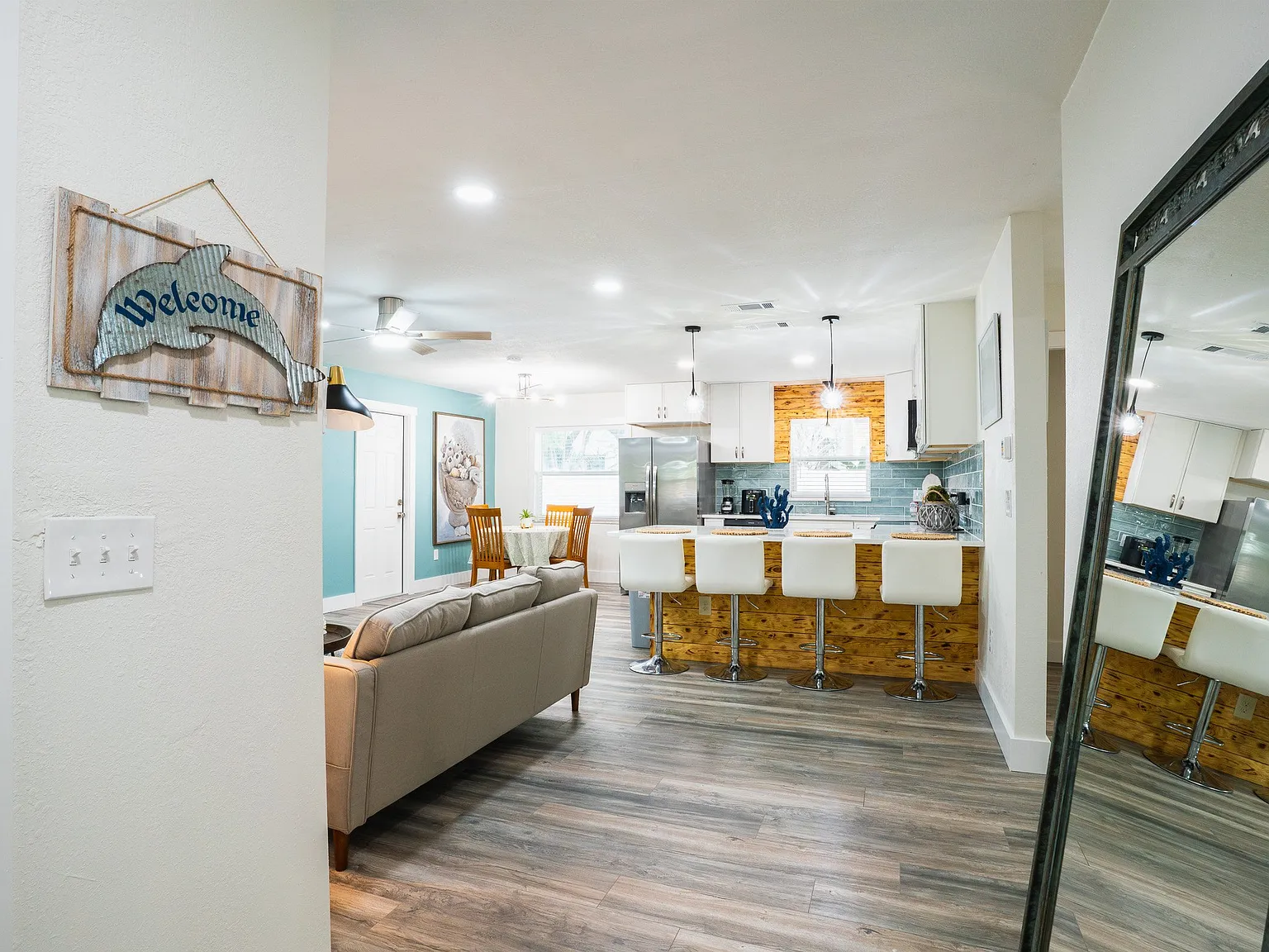 Clearwater Coastal Escape - Sleeps 6 — Photo 3