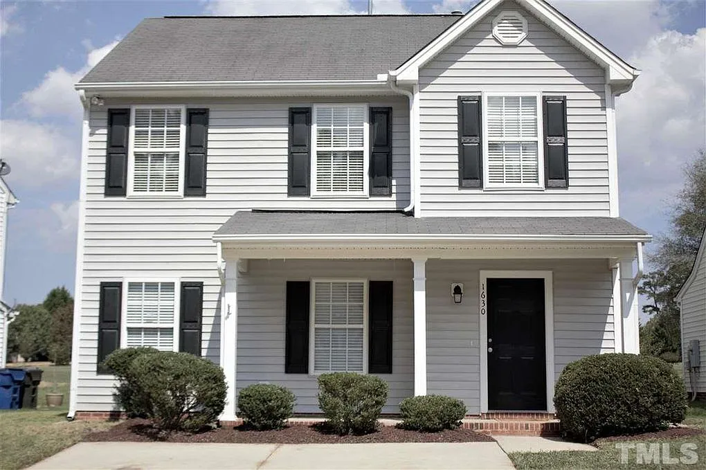 3 bed, 2.5 bath, 1400 sqft, $2,090 — Photo 1