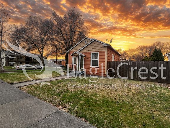 2nd image of 303 E Sumach St