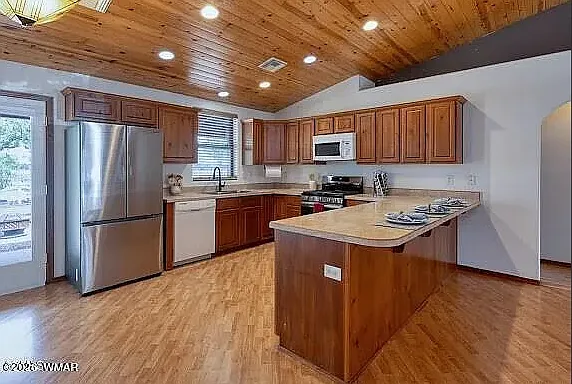 677 Fox Ln — Photo 3